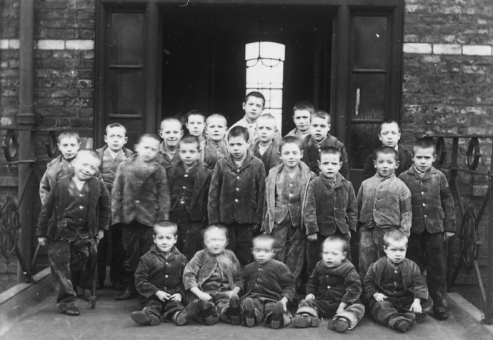 children_at_crumpsall_workhouse_circa_1895